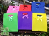 阿松六色角色概念 PP禮物袋 蝴蝶結手提袋  紅 藍 紫 綠 黃 粉紅 翻蓋袋飾品袋防水袋
