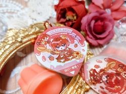 【迪士尼扭曲仙境】紅心女王的莓布丁吊飾