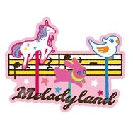 《Melodyland 旋律樂園》系列徽章::A款 公園遊具徽章(釘) 透明款毎個120元 / 白色款毎個130元 規格●約7x5.8cm​，​背面為兩顆徽章釘